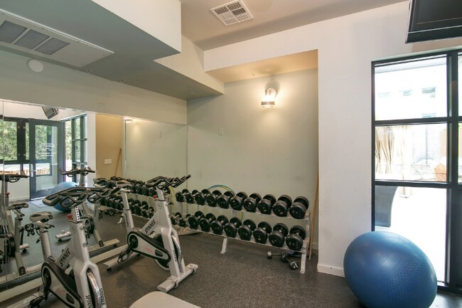 Building Photo - 889 Date St