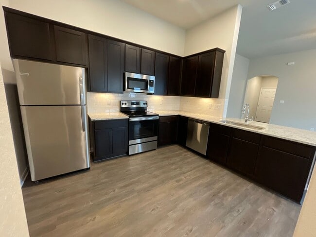 Building Photo - Brand New 3x2 Luxury Duplex in Seguin, TX!