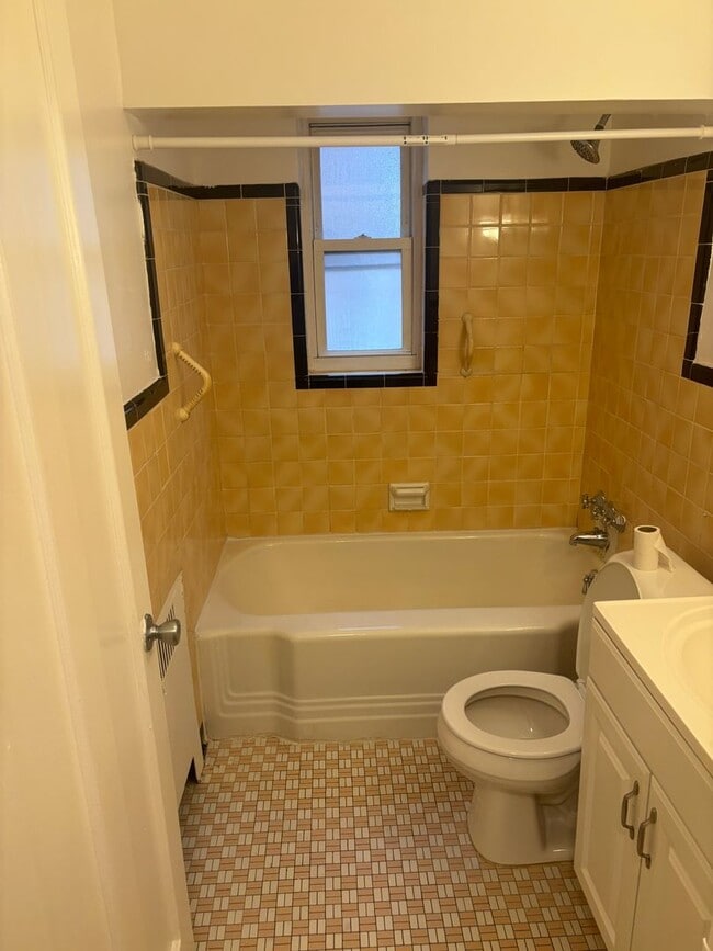 Building Photo - 1820 Losantiville Ave