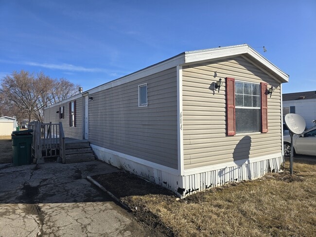 Building Photo - 700 W Ridgeway Ave