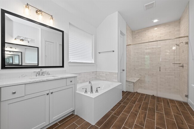 Building Photo - 18338 Tiger Flowers Dr