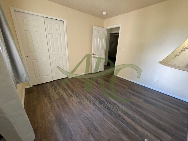 Building Photo - 746 S Legend Ln