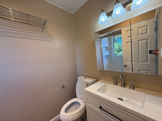 Building Photo - Large Ranch-Style Home in Vista