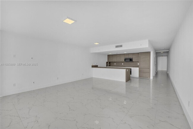 Building Photo - 400 Sunny Isles Blvd