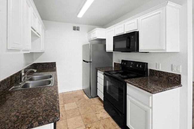 Building Photo - Stunning, Serene, 2-Bed, 2-Bath Condo in highly sought after Del Cerro area in San Diego CA