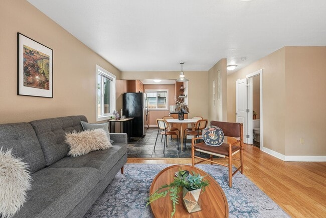 Building Photo - 4934-4942 NE 32nd Place