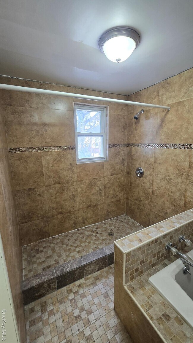 Building Photo - 641 S 5th Ave