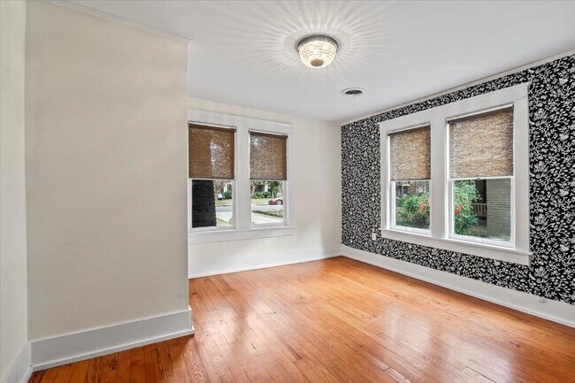 Building Photo - 531 S Holmes St
