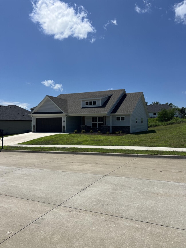 Building Photo - 3713 Swan Ct