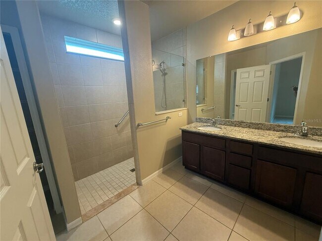 Building Photo - 65 Pilgrim Dr