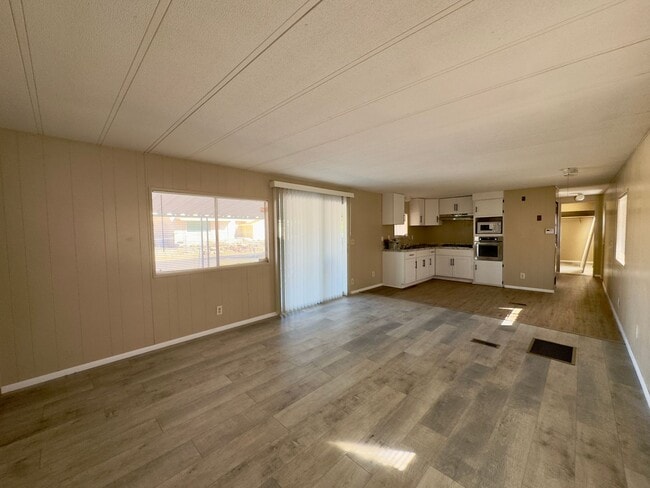 Building Photo - Affordable home