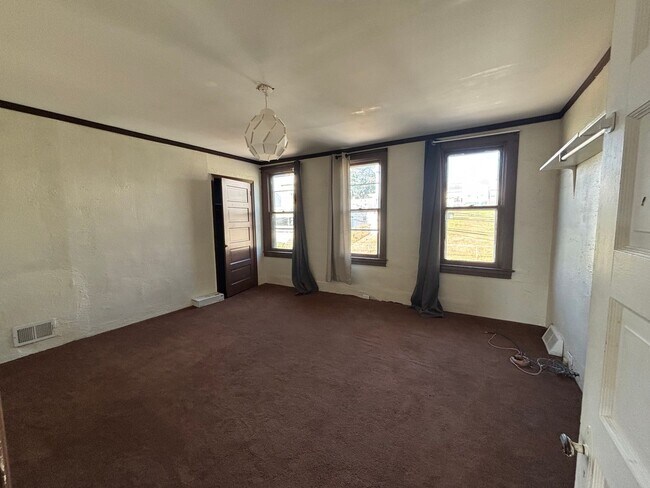 Building Photo - Large 3 Bedroom Single-Family Home in Arli...