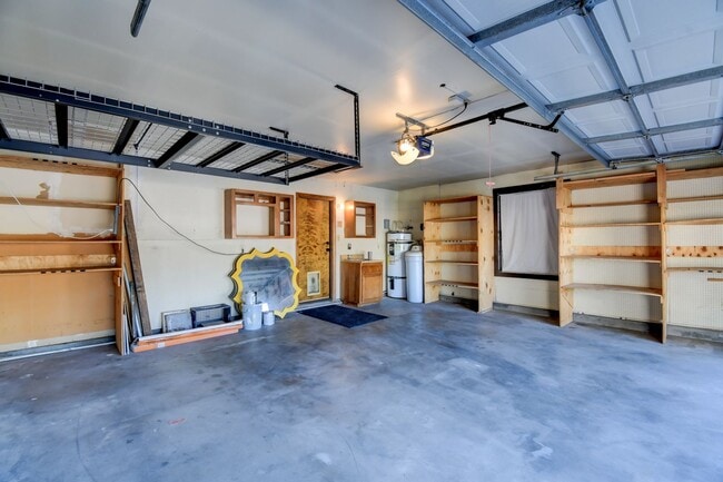 Building Photo - Must See 3-bedroom home! Solar! Pool!