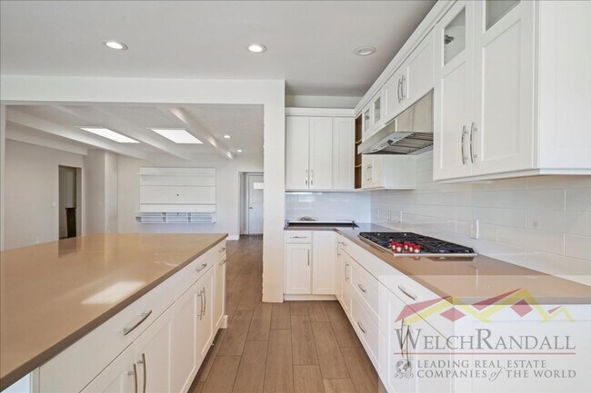 Building Photo - Beautifully Updated Single Family Home in ...