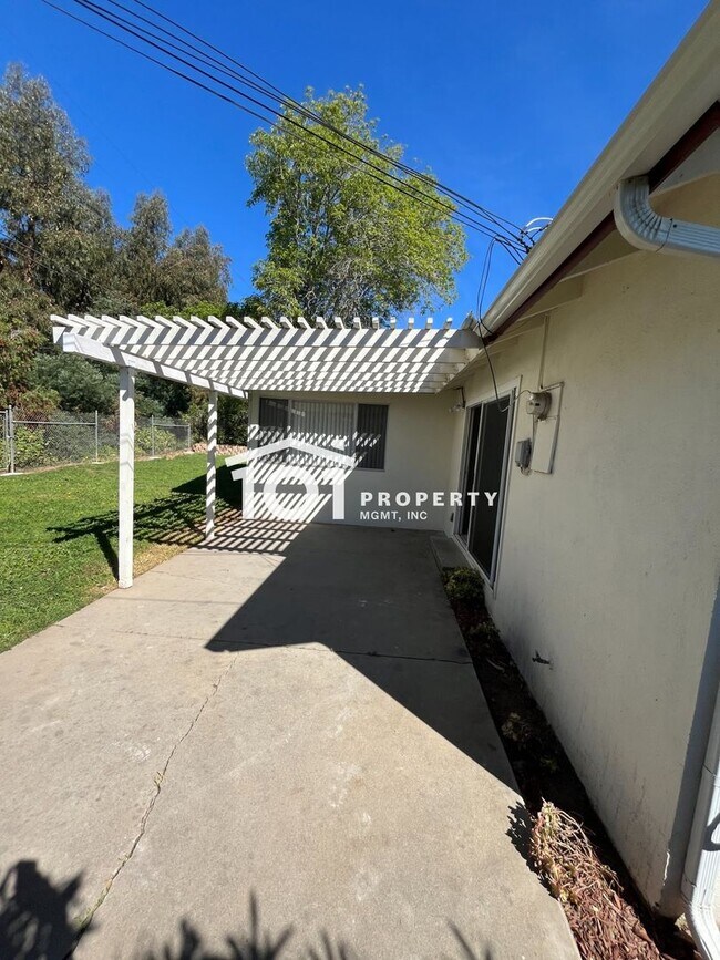 Building Photo - Spacious 3-Bedroom Home Near the Beach — Santa Barbara Shores