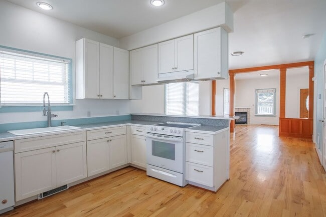 Building Photo - Move-In Now and Enjoy Summertime in Coupev...