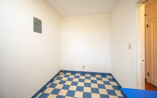 Building Photo - 154 Martling Ave