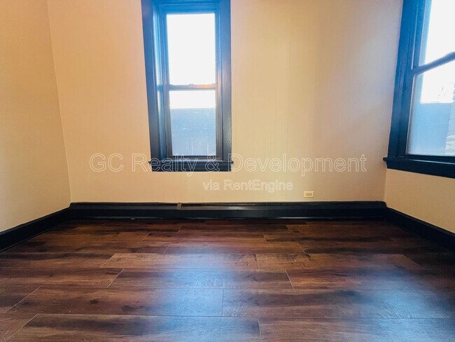 Building Photo - 3408 N Greenview Ave