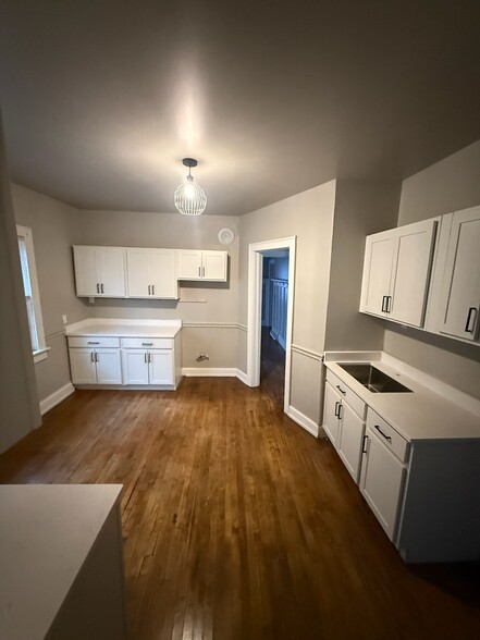 Building Photo - 1450 N 48th St