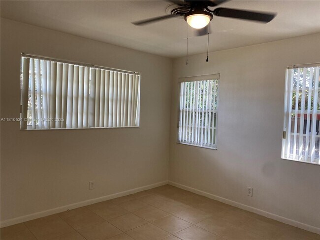 Building Photo - 928 W Camino Real