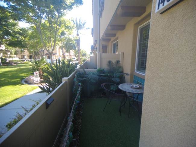 Building Photo - 1460 Mockingbird Ct