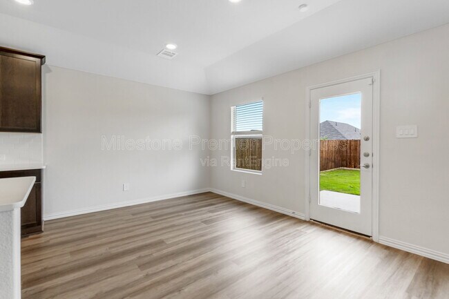 Building Photo - 2200 Dunbar Dr