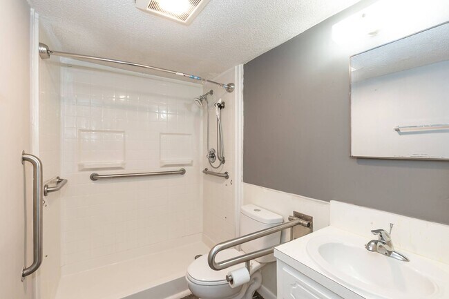 Building Photo - 307 Olivia Ln