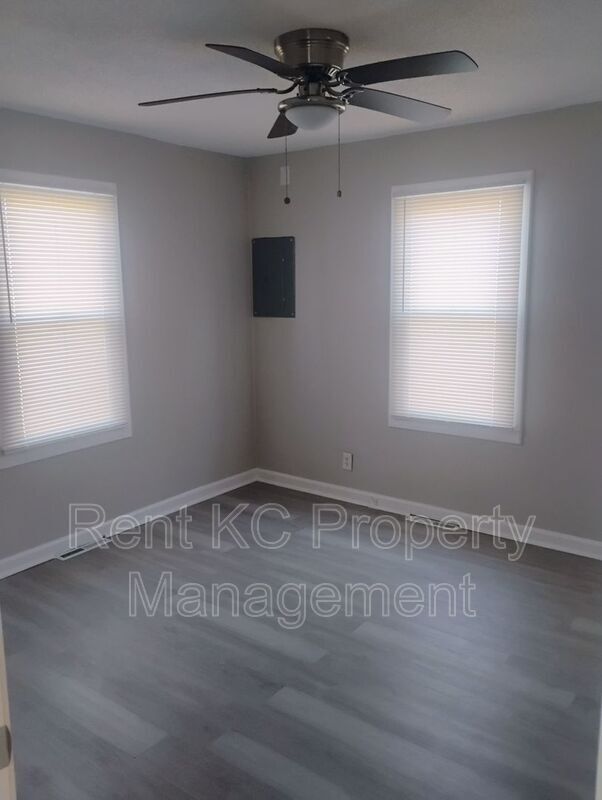 Building Photo - 6021 N Topping Ave