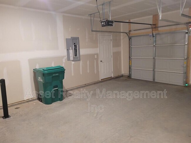 Building Photo - 4714 Willow Bluff Cir