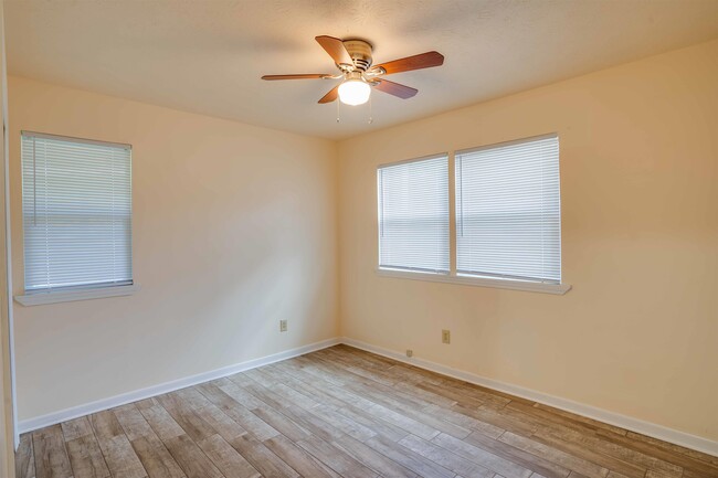 Building Photo - 266 S Villas Ct