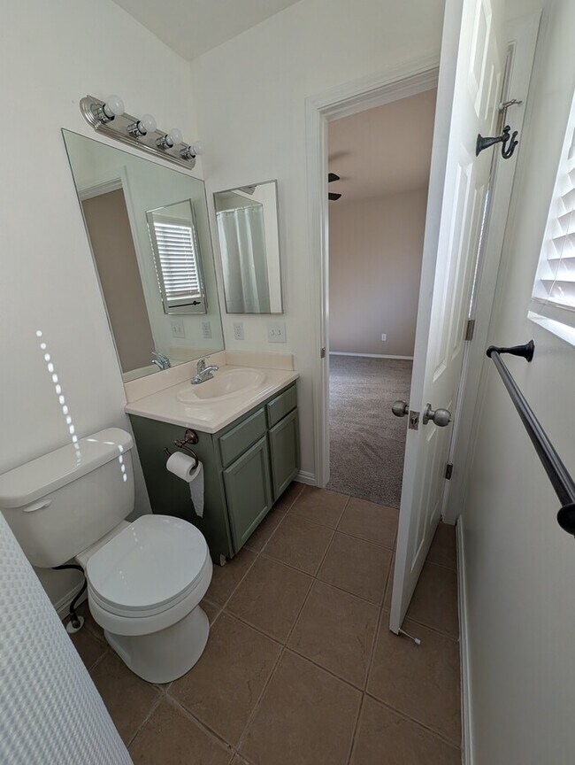 Building Photo - 5 Bedroom Home New Carpet and Paint