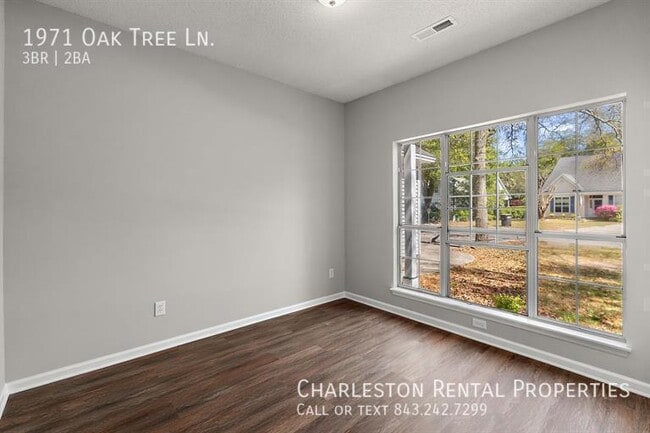 Building Photo - 1971 Oak Tree Ln