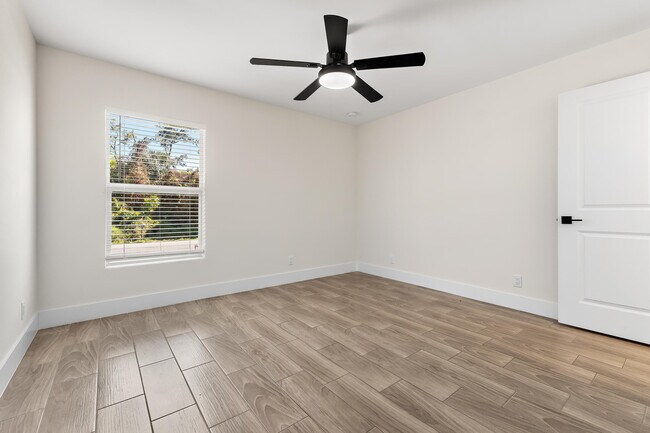 Building Photo - 3003 SE Fairmont St