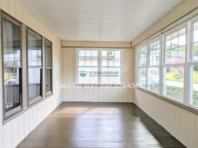 Building Photo - 750 Amherst Rd NE