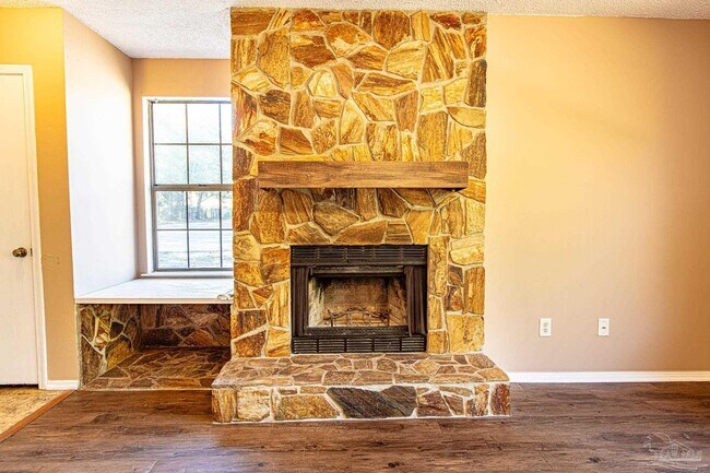 Building Photo - 6242 Ridgegate Cir