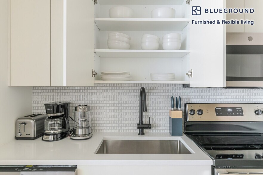 Building Photo - 21 E Chestnut St