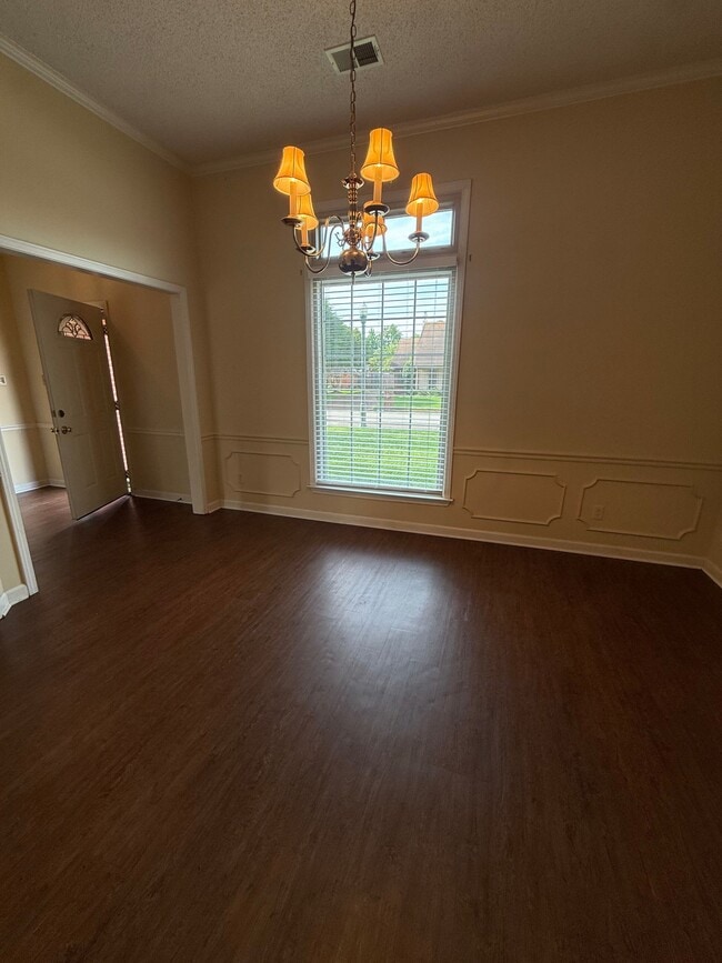 Building Photo - 8142 Creekside Cir S