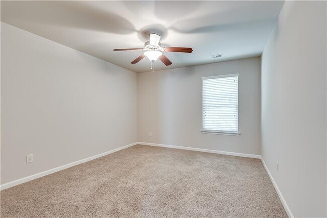 Building Photo - 933 Whitfield Oak Way NE