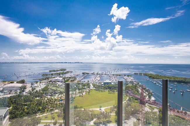 Building Photo - 2821 S Bayshore Dr