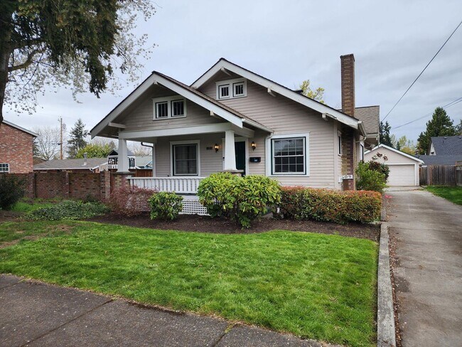 Building Photo - Beautiful 3 Bed 1 Bath Home in Downtown Puyallup
