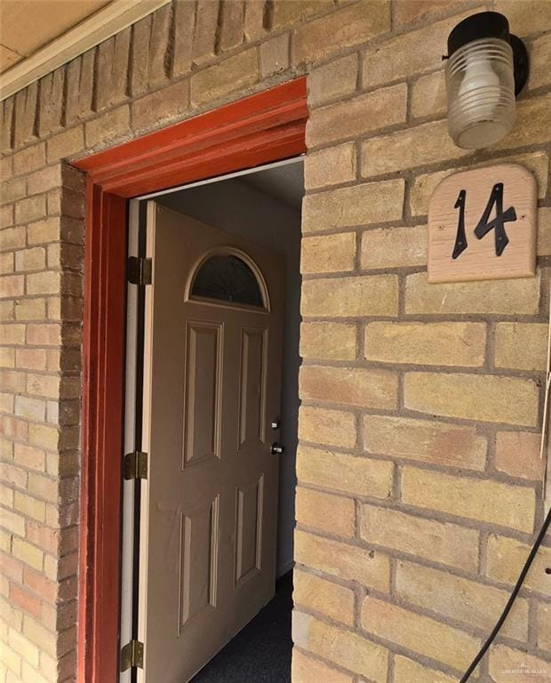 Building Photo - 9 W Roberts Ave