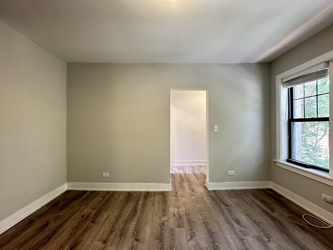 Building Photo - 436 W Belden Ave