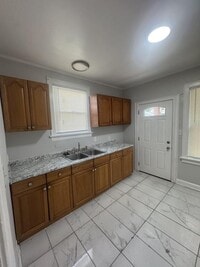 Building Photo - 1421 Carolina Ave