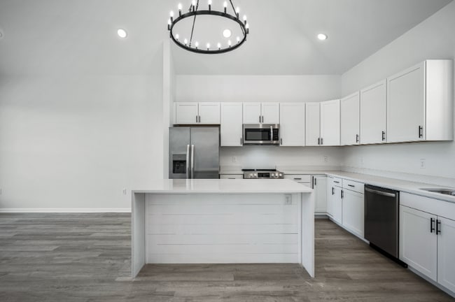 Building Photo - 208 Jax Sq