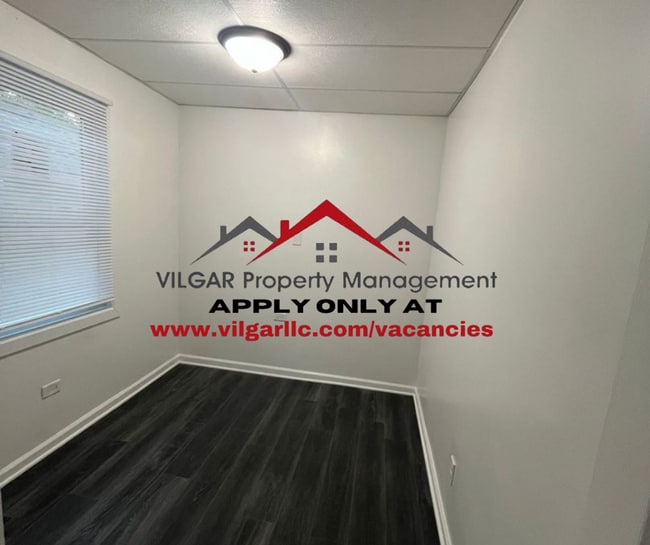 Building Photo - This cozy 3 bedroom, 1 bathroom home is pr...