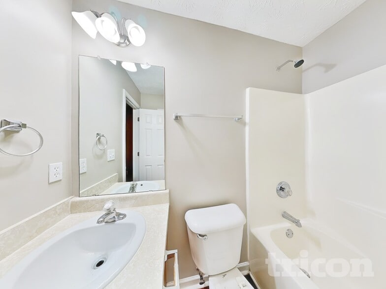 Building Photo - 254 Summit View Dr