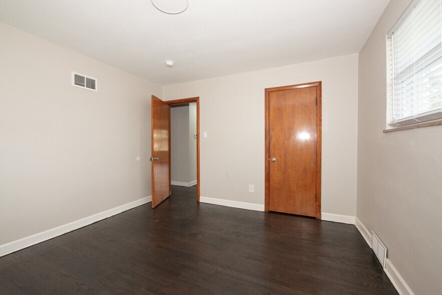 Building Photo - 956 Fontaine Pl