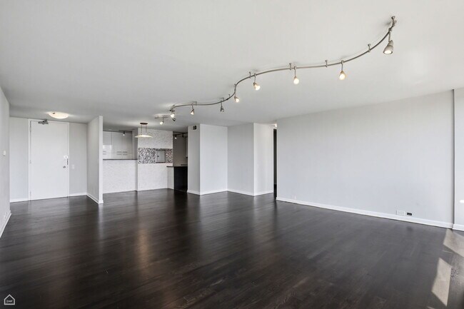 Building Photo - 330 W Diversey Pkwy