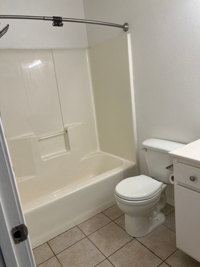 Building Photo - 120 Bailey Cir