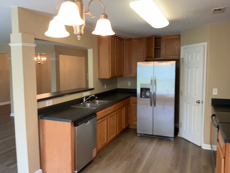 Building Photo - 501 Timber Meadow Lake Dr